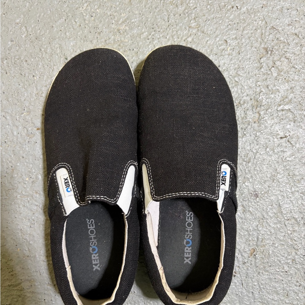 Xero Aptos slip ons